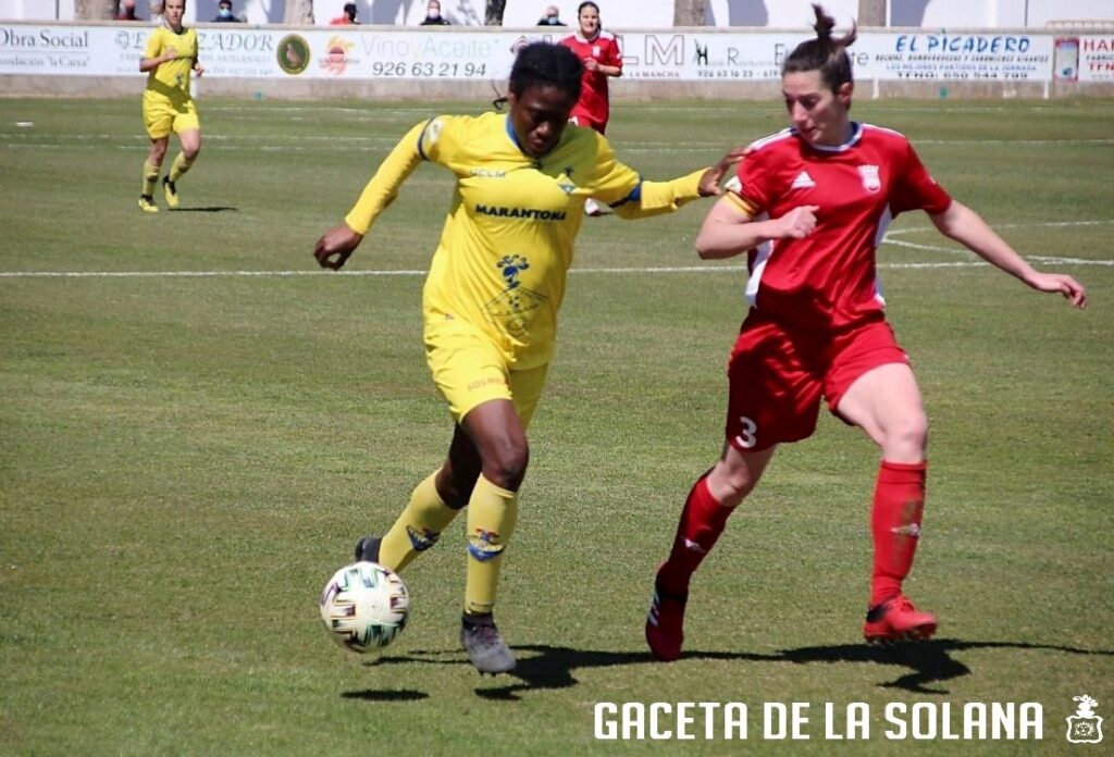 -Gabrielle Ngaska en un partido de la temporada 20-21 en La Moheda