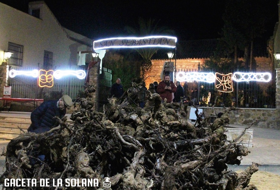 -Leña momentos antes de ser prendida