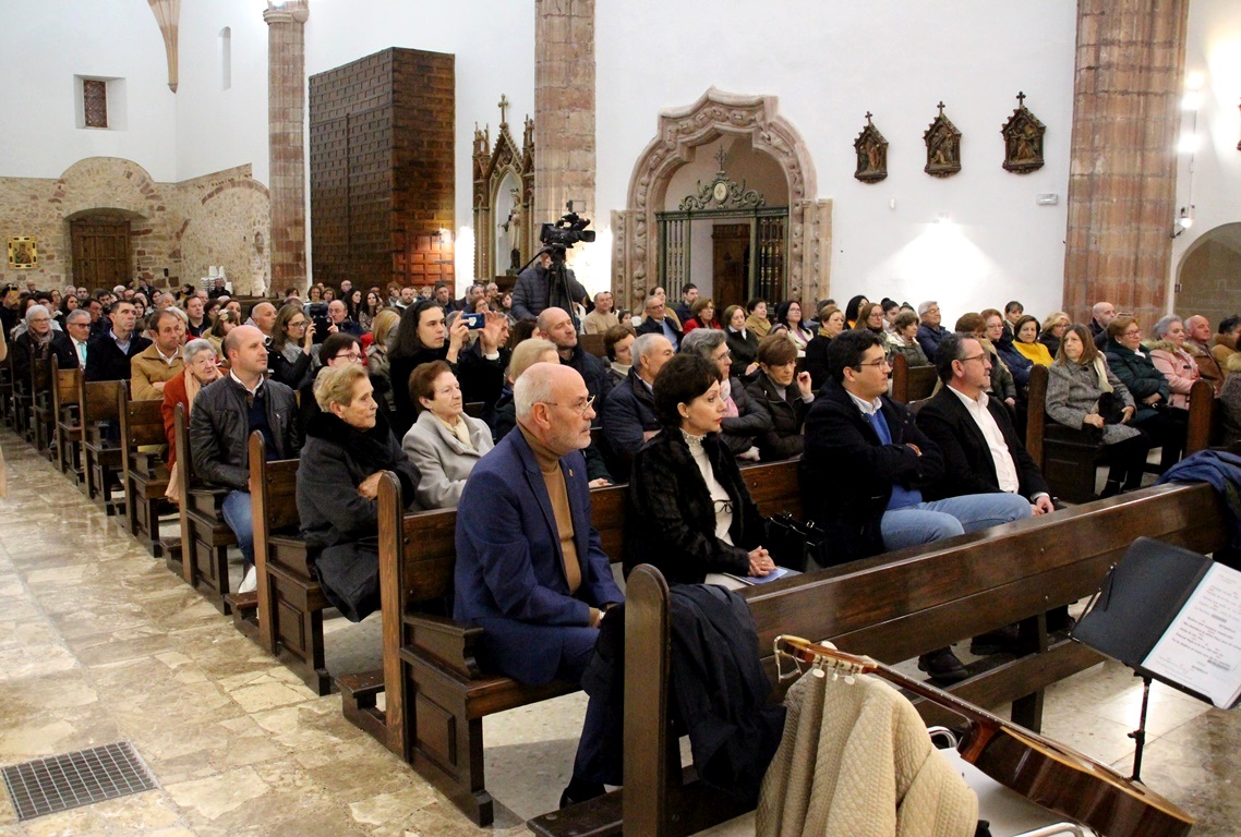 -Mucho público en la parroquia de Santa Catalina