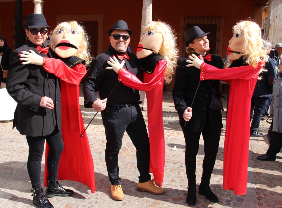 Marionetas ganadores de la máscara callejera