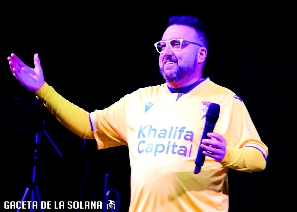 -Tony Rodríguez durante su monólogo en La Solana