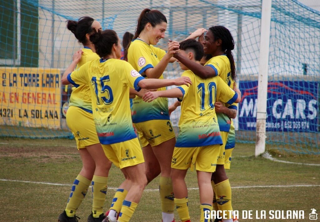 -FF las jugadoras se abrazan tras el 3-0