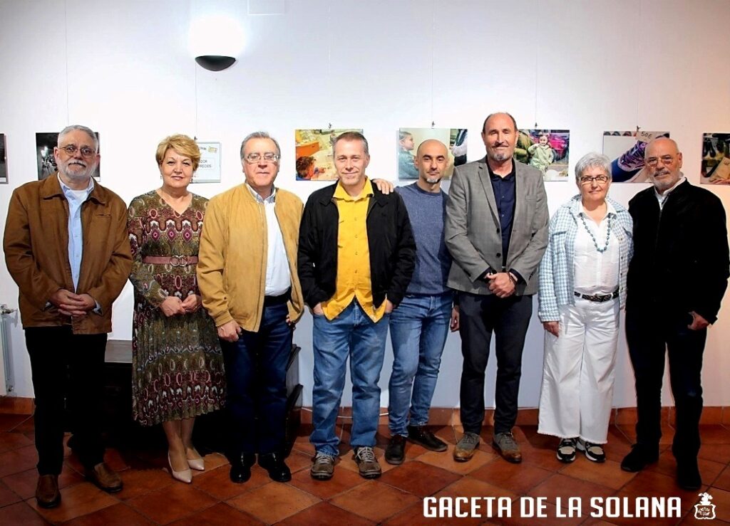 -Ganadores del maratón con autoridades y técnicos de la OMIC