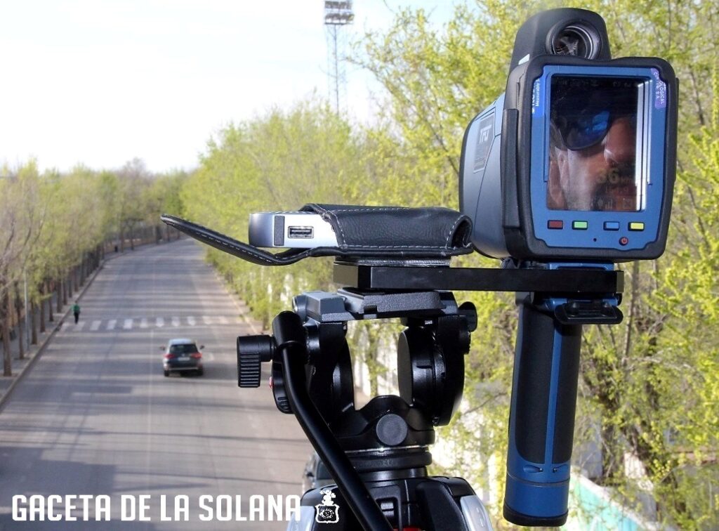 -Radar-en-la-el-puente-de-la-Avenida-del-Deporte