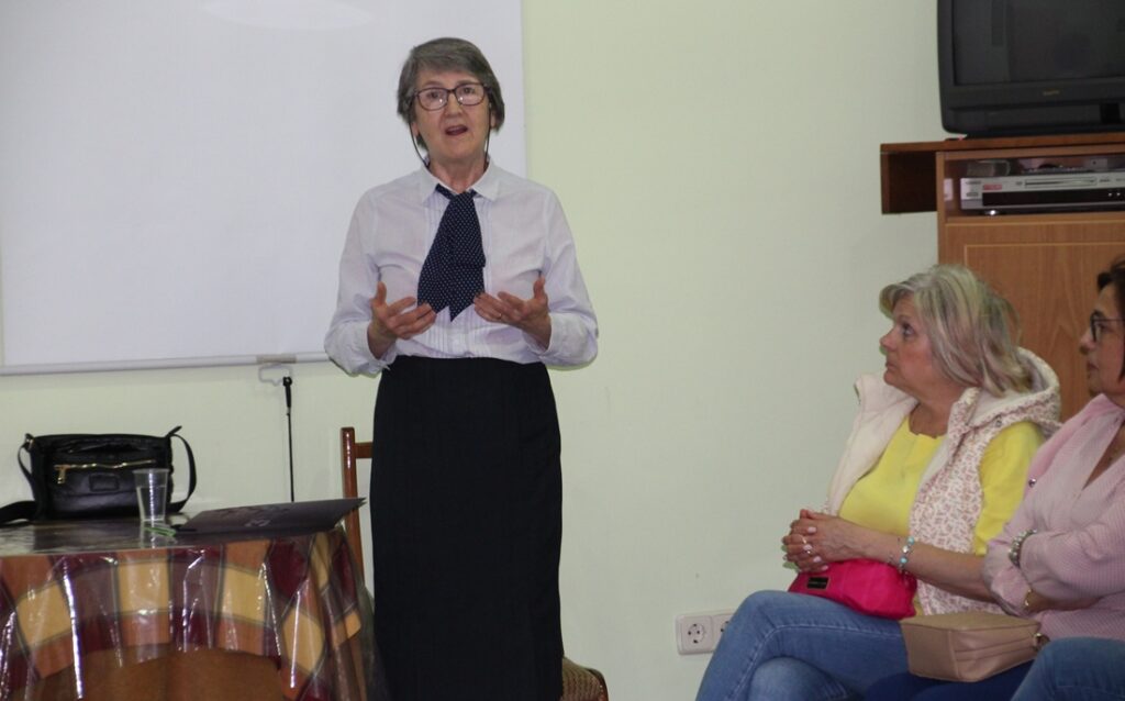 A Mujeres vírgenes y flores