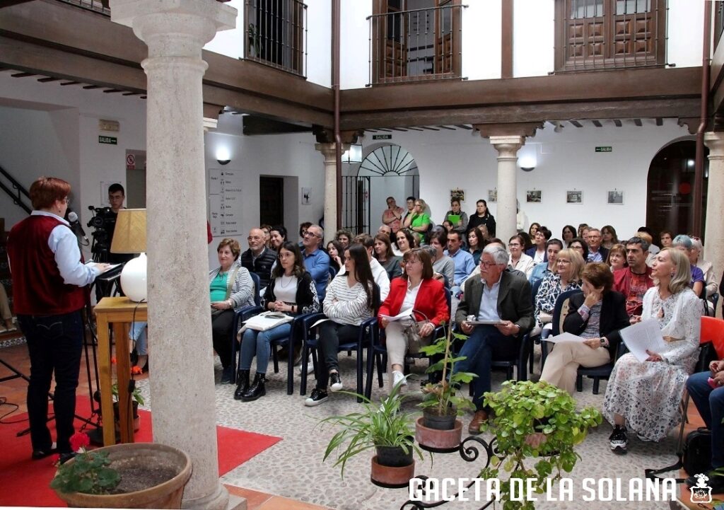 -Taller-literario-patio-lleno