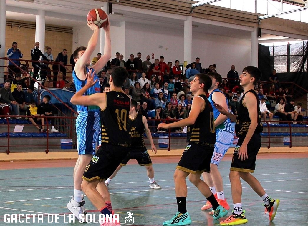 foto cb junior -CB junior banquillo 2