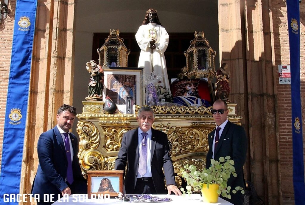 -Directivos de Jesús durante el ofrecimiento