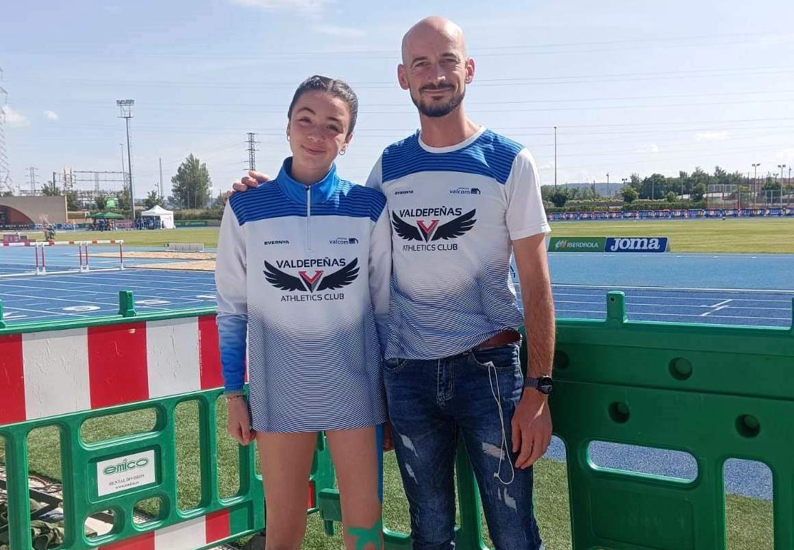 -Ainhoa con su entrenador Pedro Juli