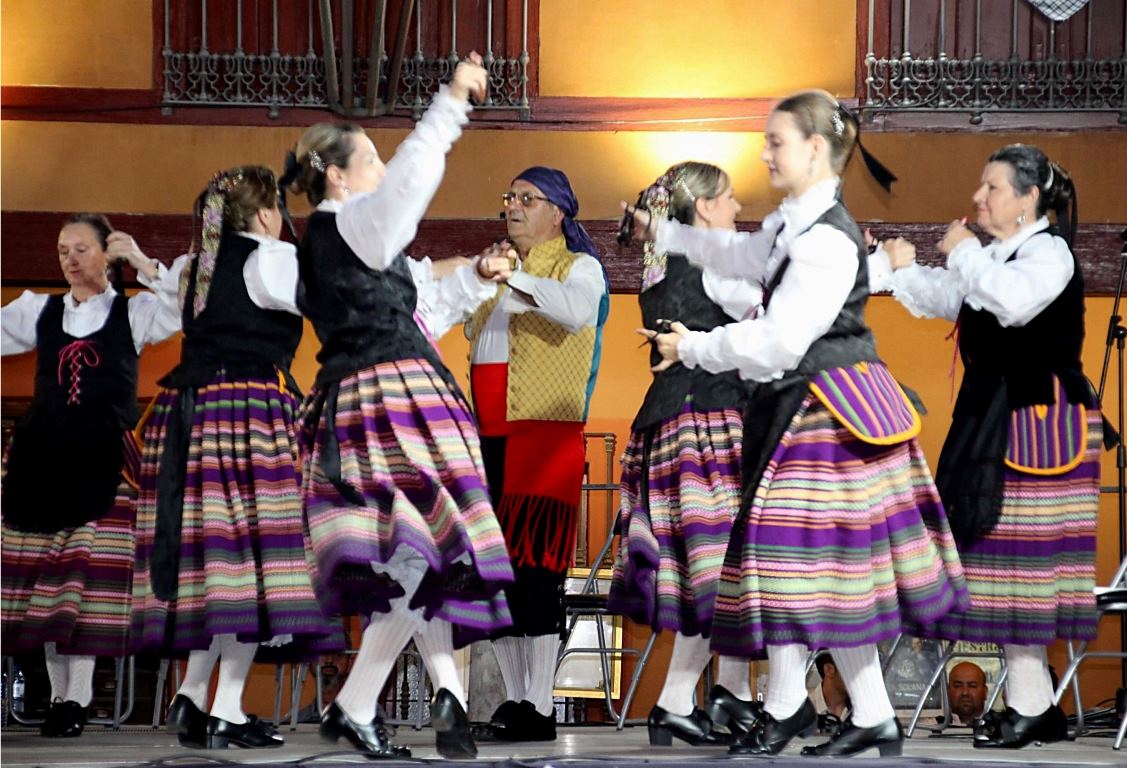 -Actuación del grupo Añoranzas de El Provencio