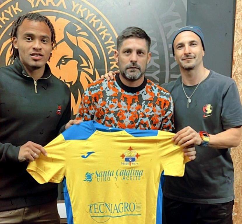 Miller -izda- junto a Maxi Laso -dcha- también fichado