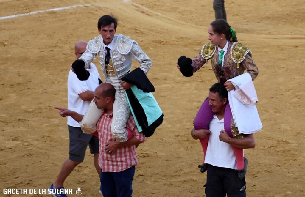 -Novillada hombros OK