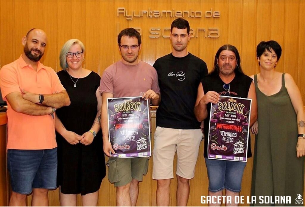 -Representantes de Solrock en la presentación junto a las autoridades