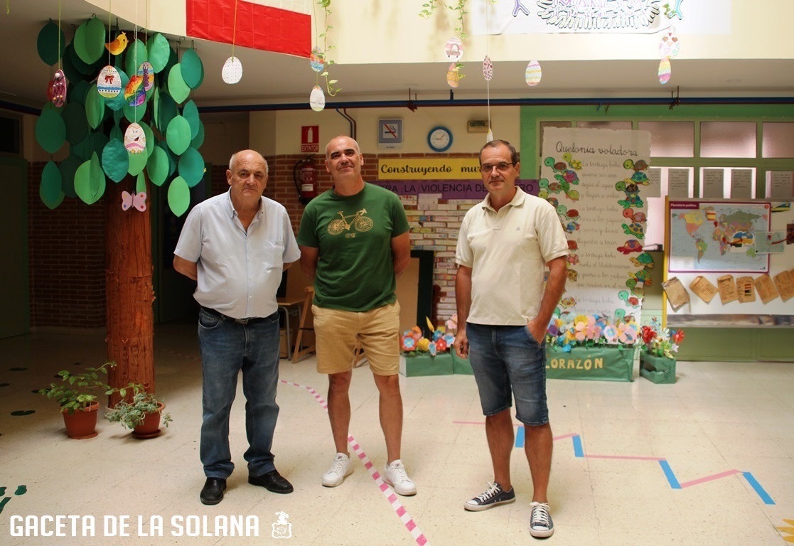 -El concejal de Educación -dcha- visitó los trabajos de adaptación