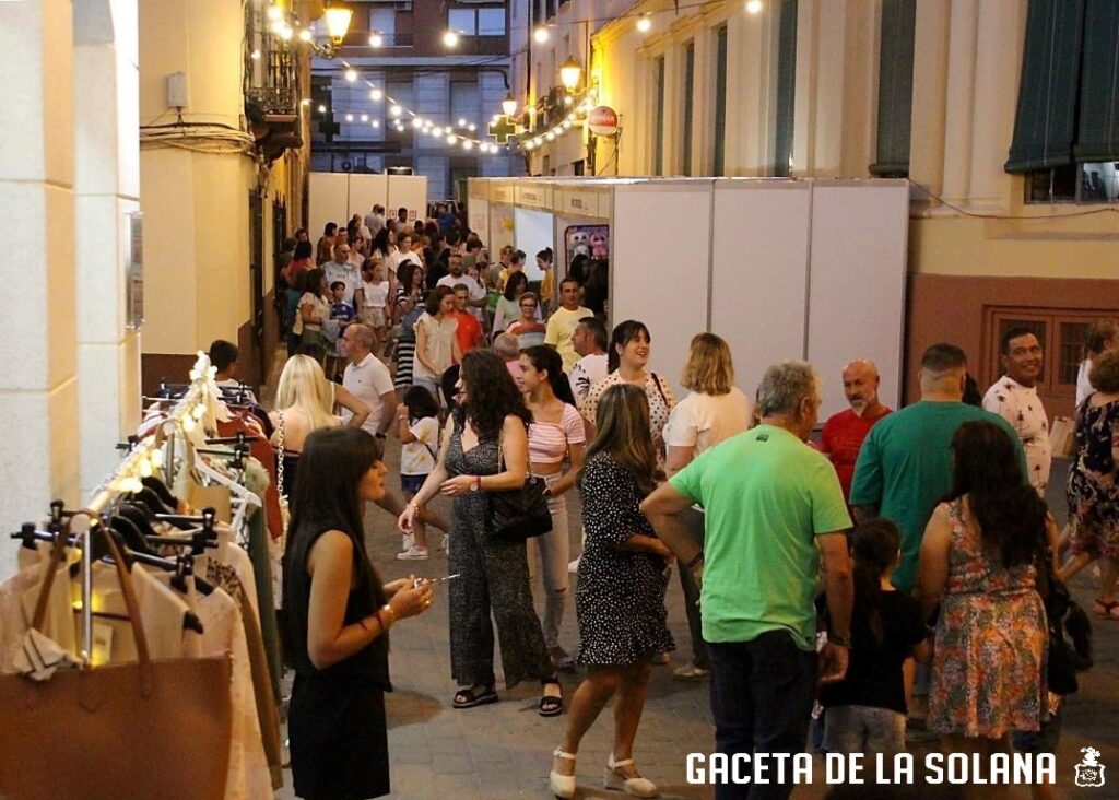 -Comercio público llenando las calles