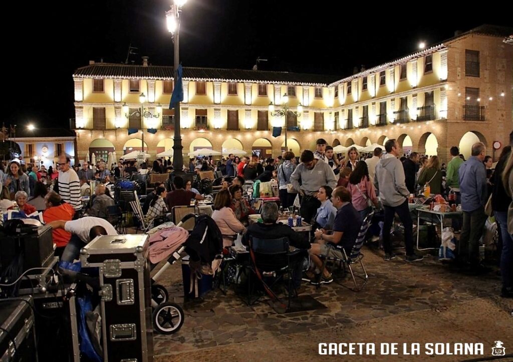 -Virgen viernes plaza llena