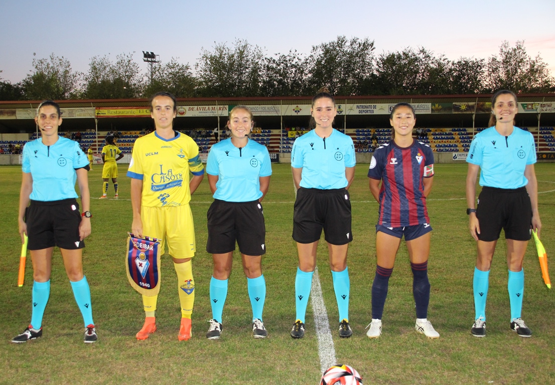 -Capitanas y trío arbitral FF-Eibar 11-10-23