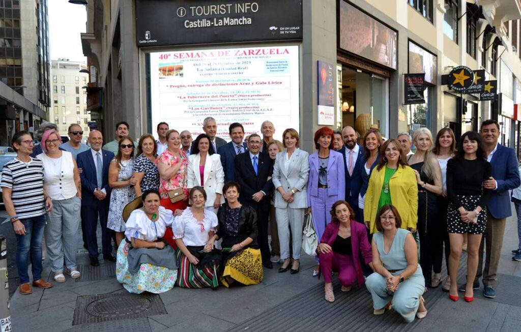 - Zarzu foto familia