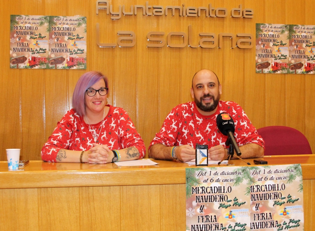 -Ángela Notario y Santiago López presentaron el programa navideño