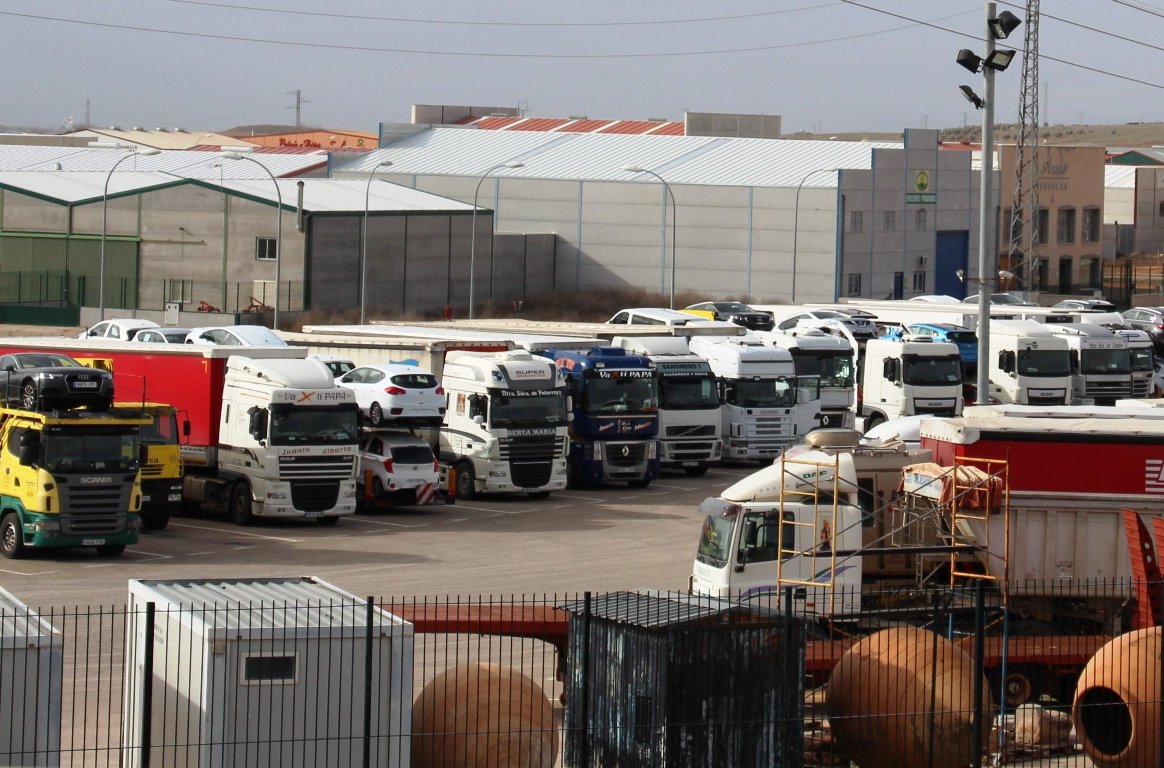 -Aparcamiento_camiones.jpg