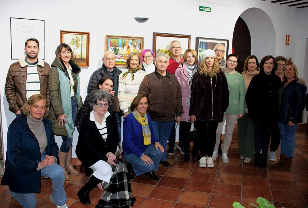 -Monitores y alumnos en la apertura de la exposición retrospectiva