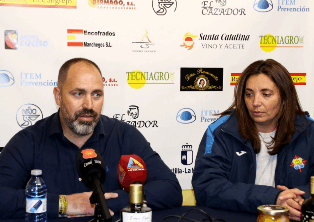 -Julián Martín-Zarco compareció junto a su vicepresidenta Mari Paz Peña