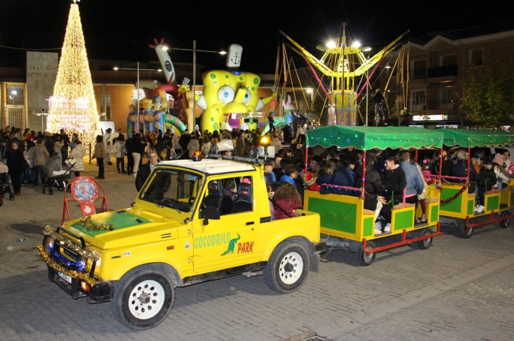 -Tren infantil en la miniferia de la explanada del mercado