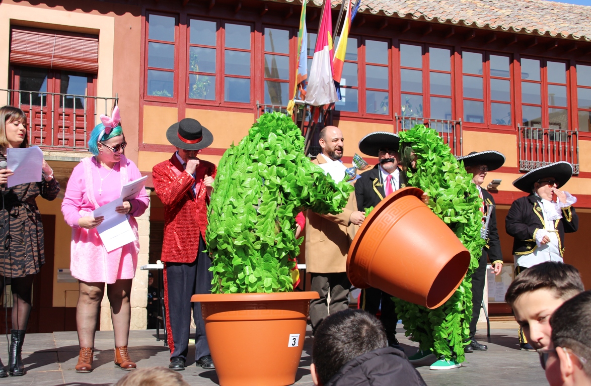 -Máscara tercer premio