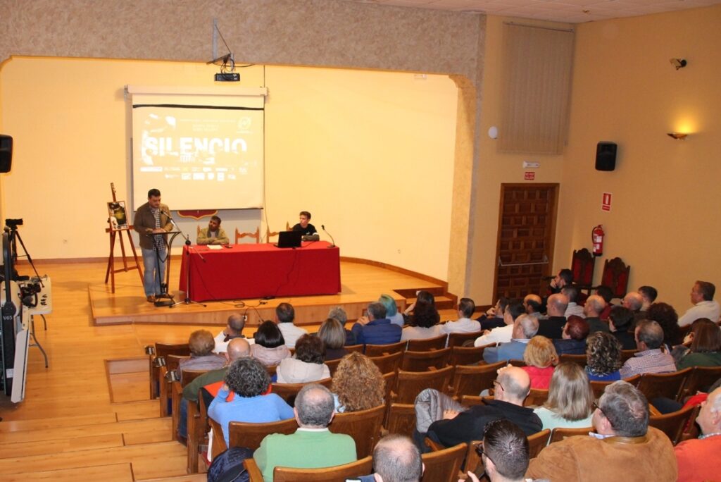 -Mucho público en la presentación del Silencio