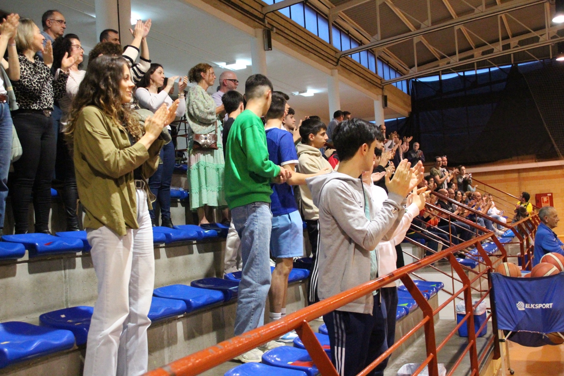 -Afición despide con aplausos