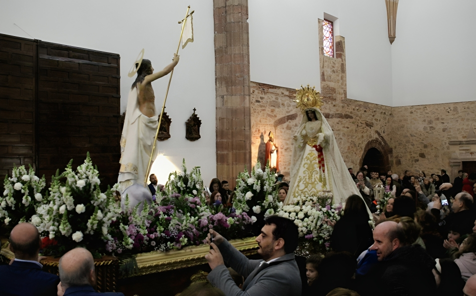 -Encuentro_Resucitado_y_Virgen_Campanillos.png