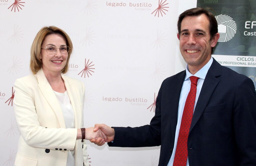 -Luisa Márquez y Pedro Barahona escenifican el acuerdo