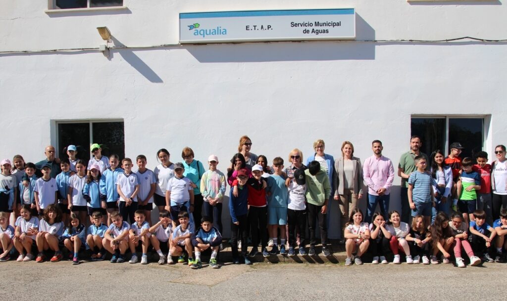 -Niños con las autoridades