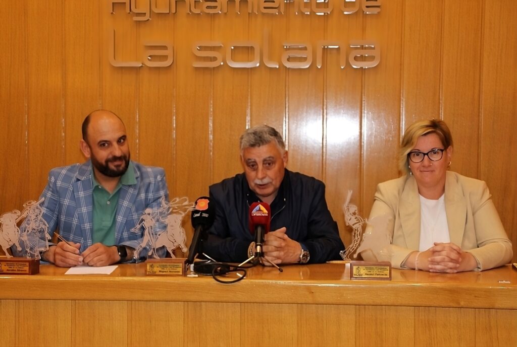 -Presentación de los trofeos
