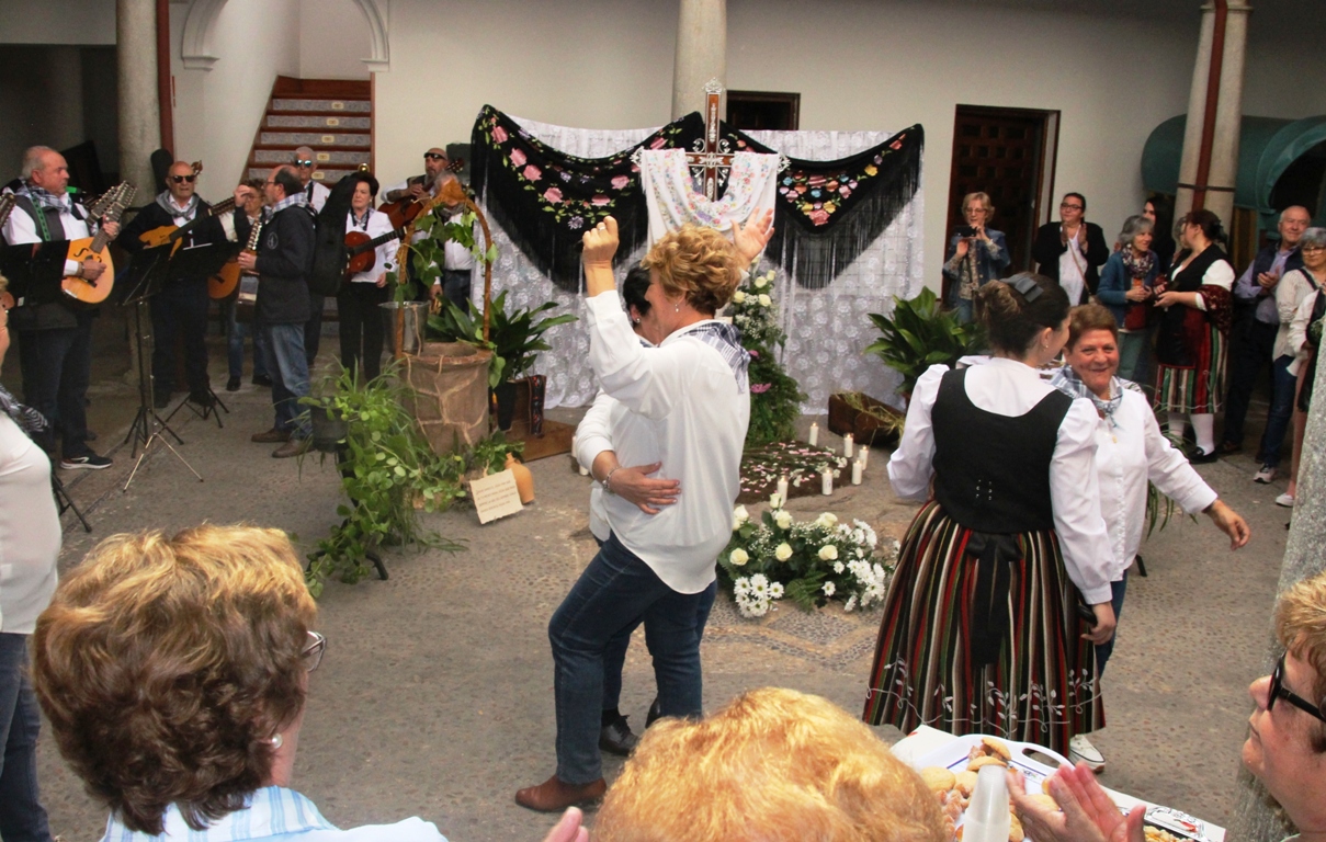 -Baile a la cruz del Don Diego