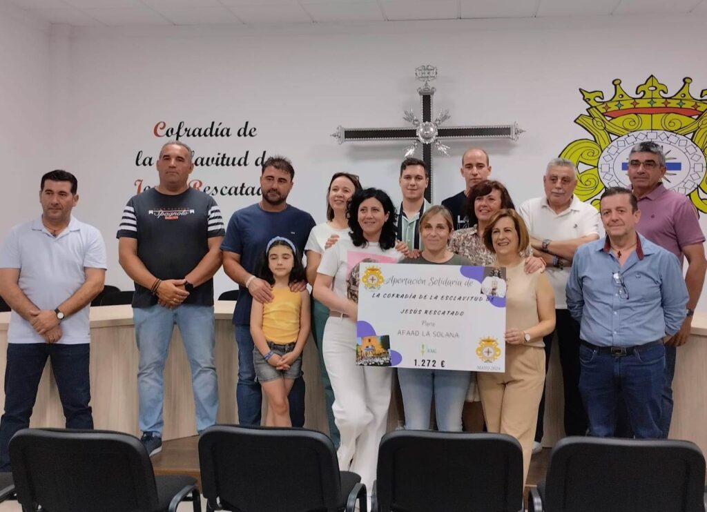 -Entrega del dinero del concierto benéfico