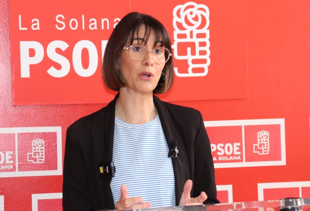 -María José Arias durante su comparecencia de prensa