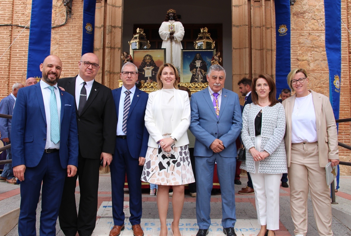 - Ofrecimiento autoridades