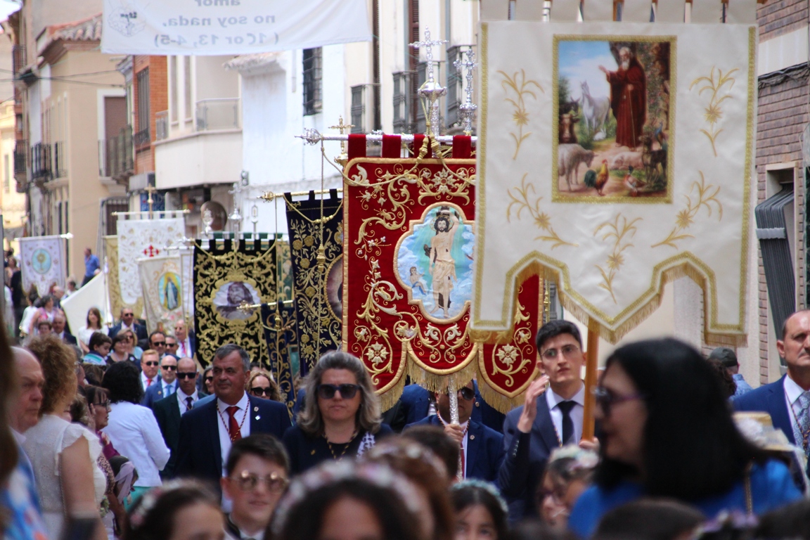 Solemnidad, alfombras y buena temperatura en la procesión del Corpus ...