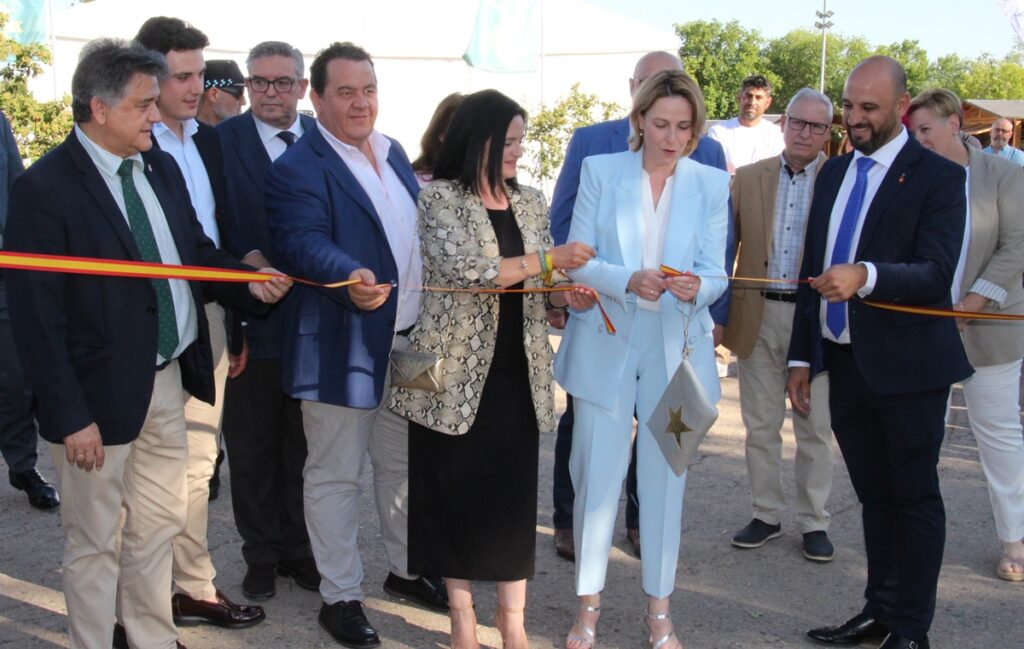 - Feria inauguración