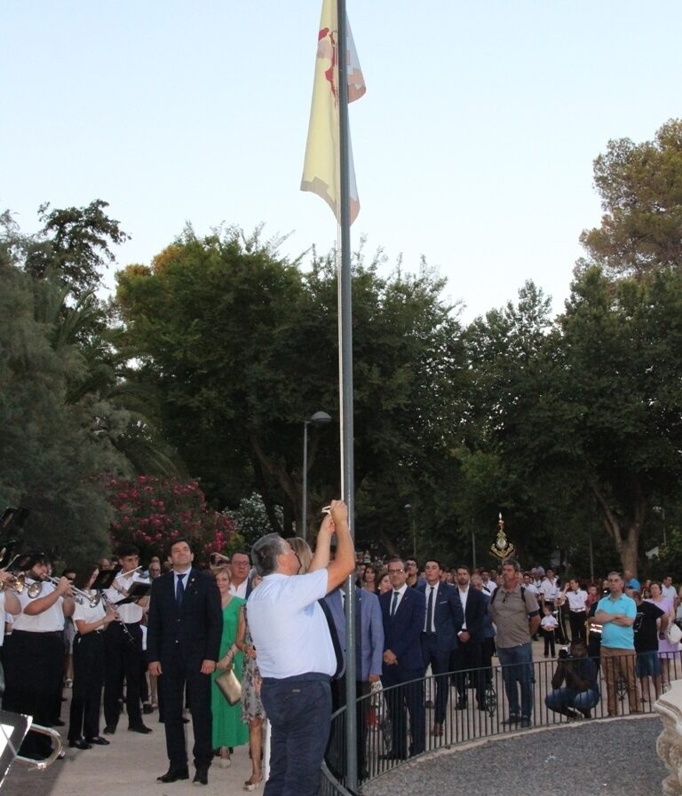 -Izada bandera-2a