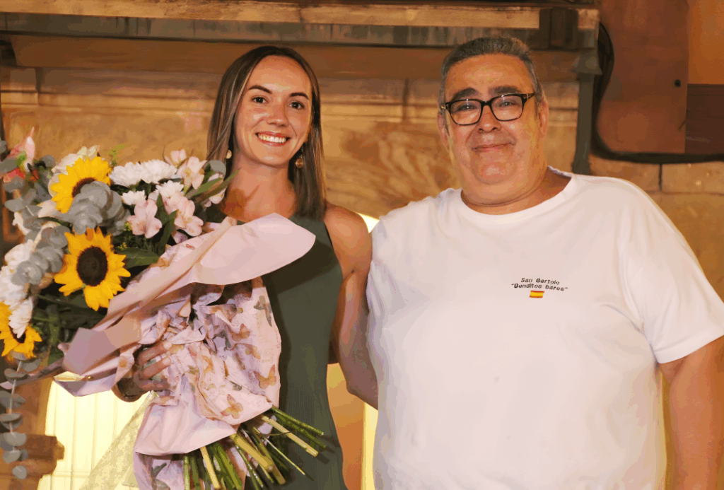 -Hermi_recibió_el_homenaje_de_los_hosteleros_al_final_de_su_pregón.png