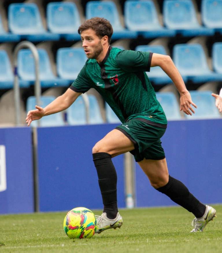 - Javi García un mediocentro con pasado en Tercera RFEF