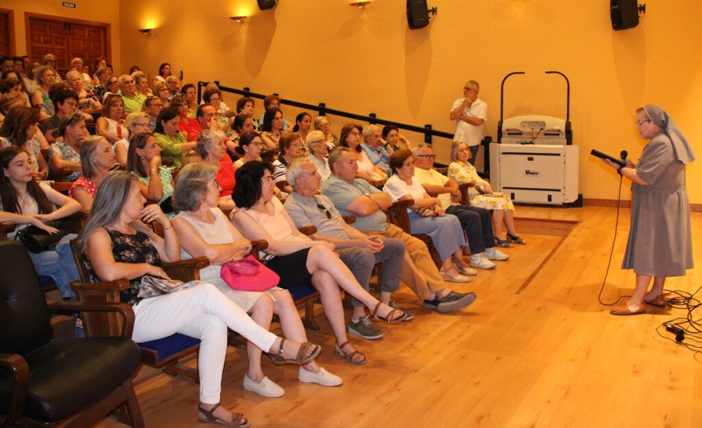 - María Reguillo público