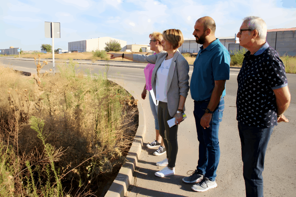 -La alcaldesa visitó el parque empresarial con varios de sus concejales