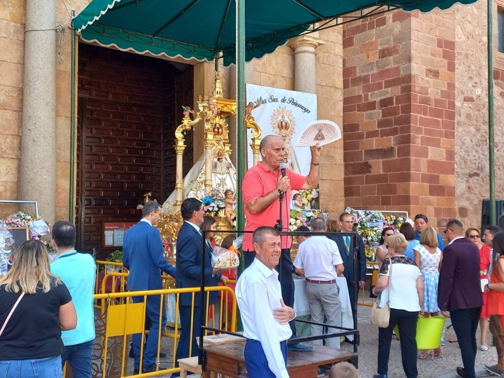 -Ofrecimiento foto archivo