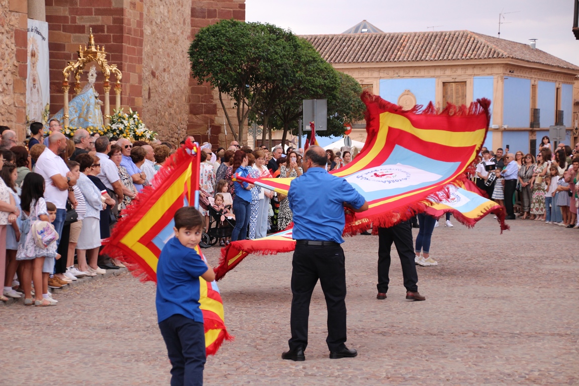 - Procesión final novenario banderas