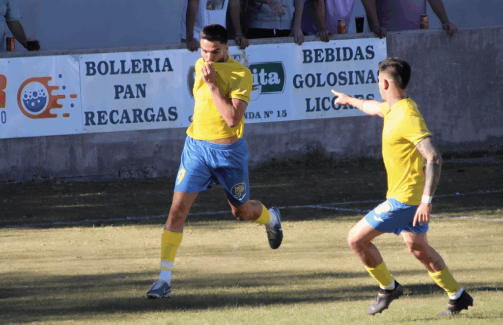 -Rodrigo_Alves_besa_el_escudo_tras_hacer_el_1-0.png