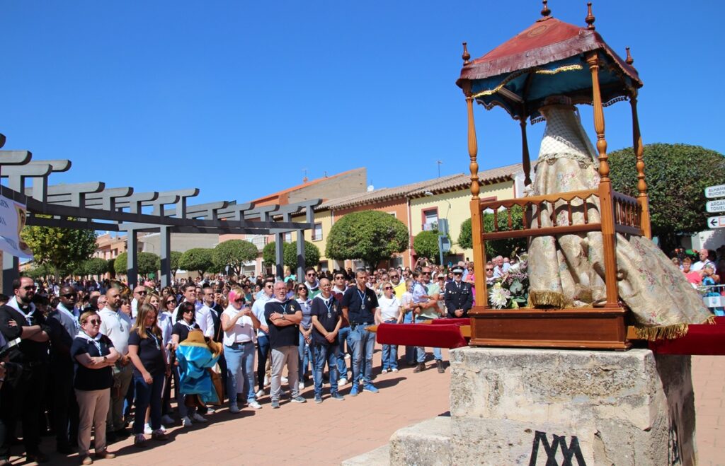 - Virgen Altar