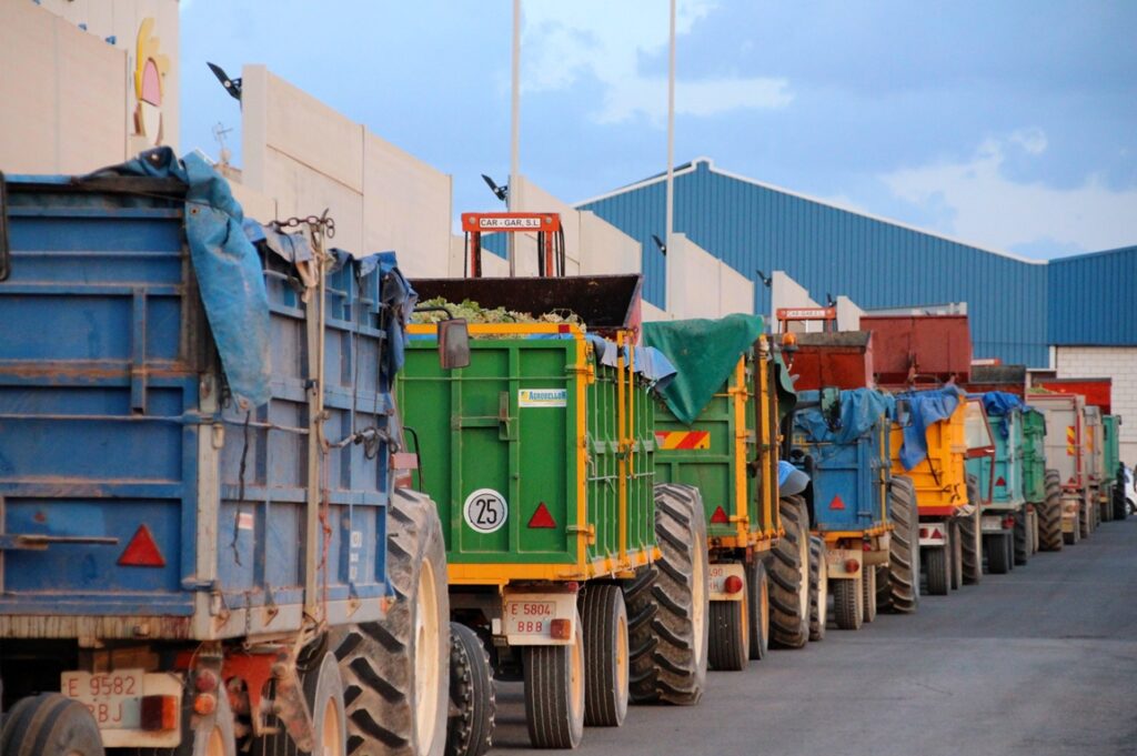 - Cooperativa tractores